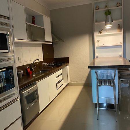 فيلا Casa No Centro De Balneário Camboriú المظهر الخارجي الصورة