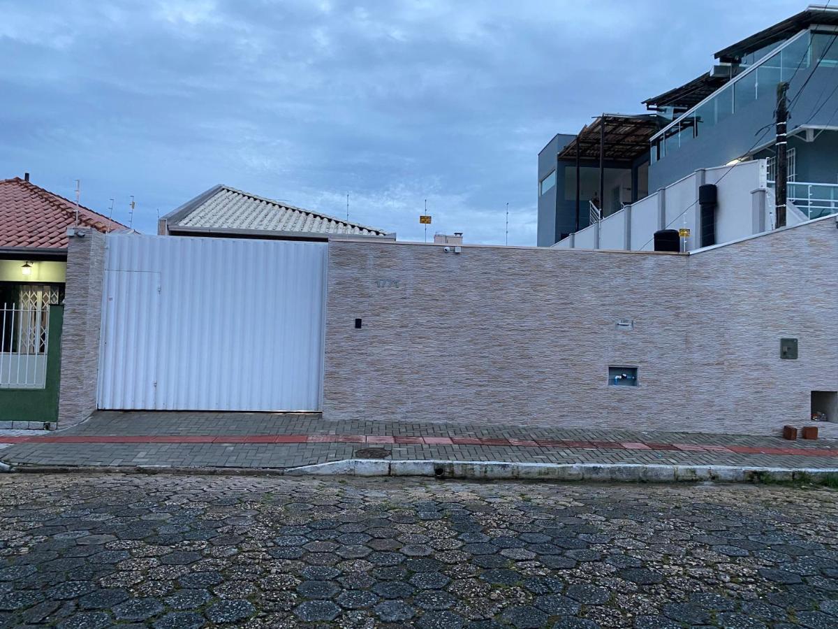 فيلا Casa No Centro De Balneário Camboriú المظهر الخارجي الصورة